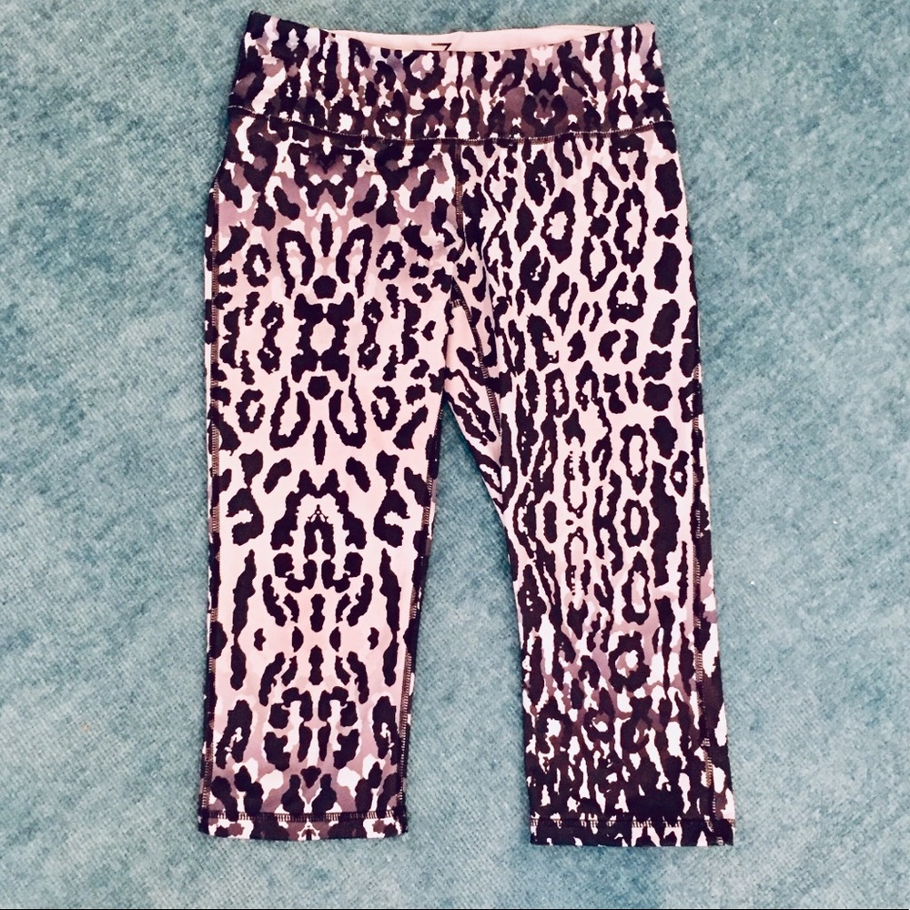 Zebra patterned workout capris - Picture 2 of 3